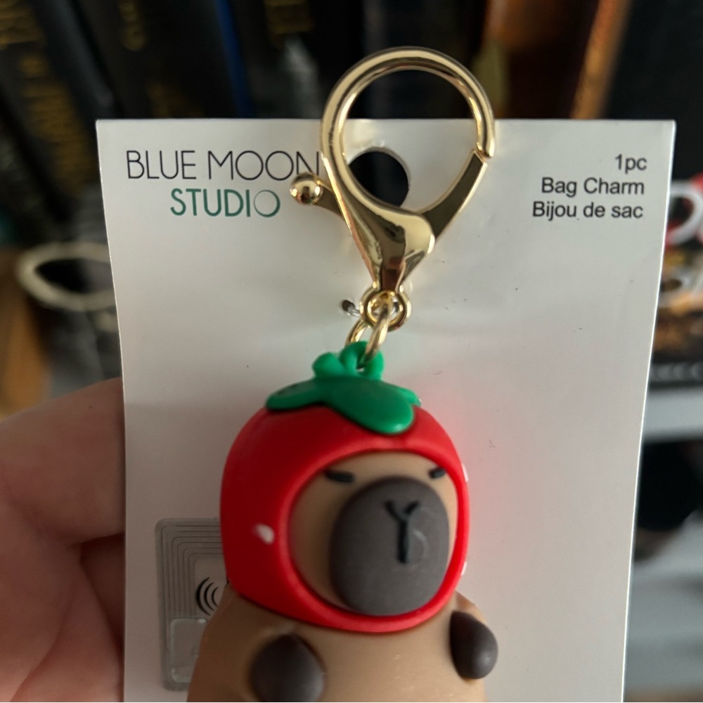 Strawberry Capybara Silicone Bag Charm - Picture 4 of 5